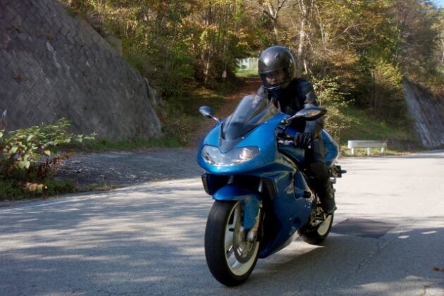 25782726_s 大型バイクで極上ツーリング！選び方とおすすめモデル、スポット完全ガイド