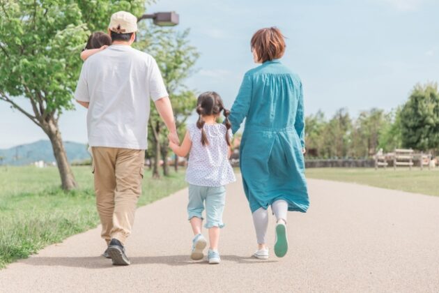 24883383_s 子育てとスピリチュアルの深い関係とは？親子の成長を促す秘訣