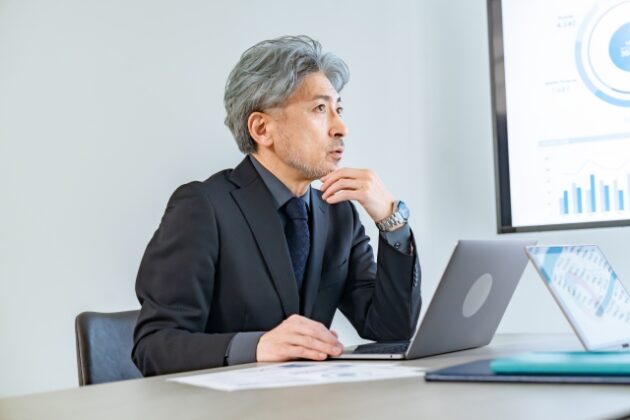 32227562_s 50歳からの挑戦を応援！転職・資格取得・起業の新たな道
