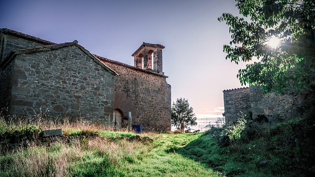 church-gb3ab7587e_640 魂の探求で人生を変える！心と魂の違いから始める内なる成長の実践ガイド