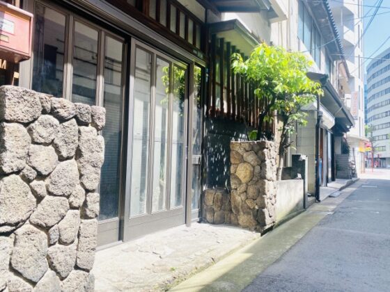 26437339_s 熊本民泊の送迎活用で「遠さ」をおもてなしに変える方法　【2/4】